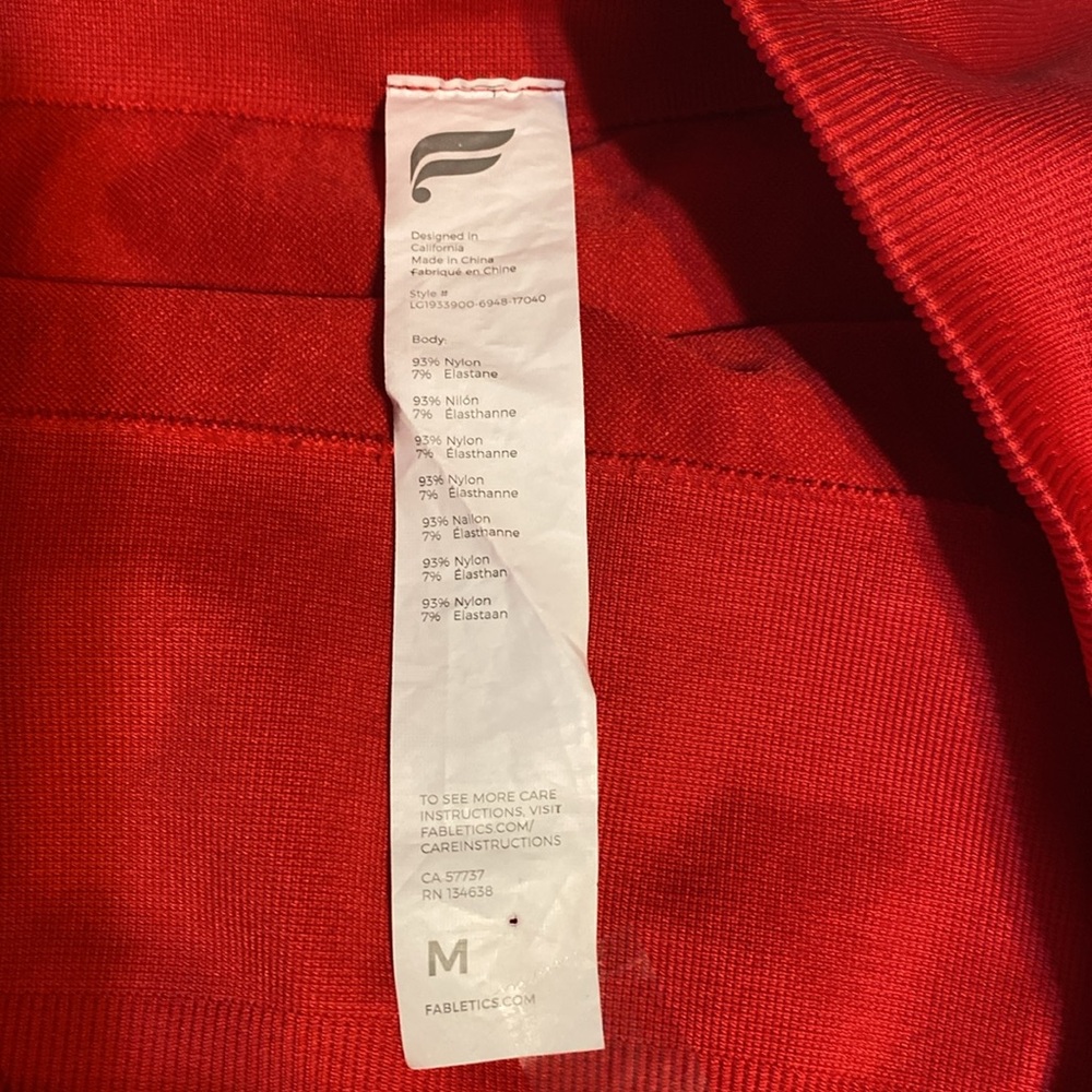 NWOT Fabletics Vibrant Red Women’s cropped Leggings. Air vents on legs. - Picture 5 of 6